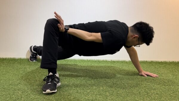 身体操作トレーニング19「背骨、股関節連続入れ込み」