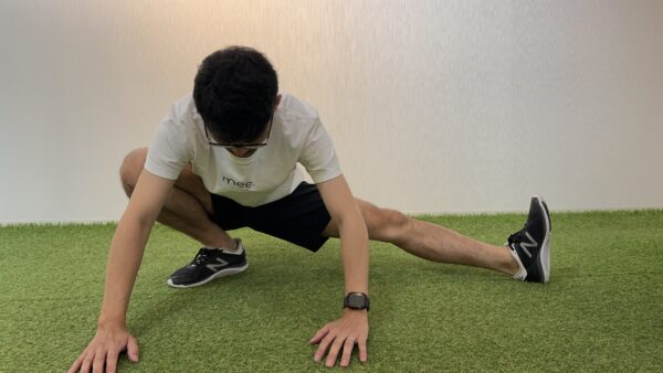 身体操作トレーニング81「手付き、足付き伸脚ストレッチ」
